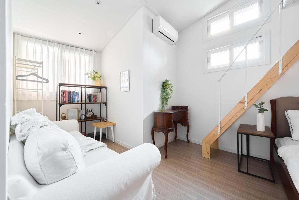 Seochon Secret Cave House โซล